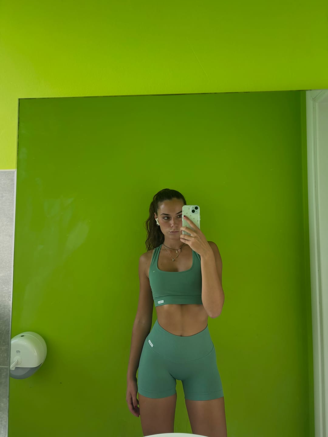 Customer photo review of Completo Onyx Verde Agave (Top + Shorts)
