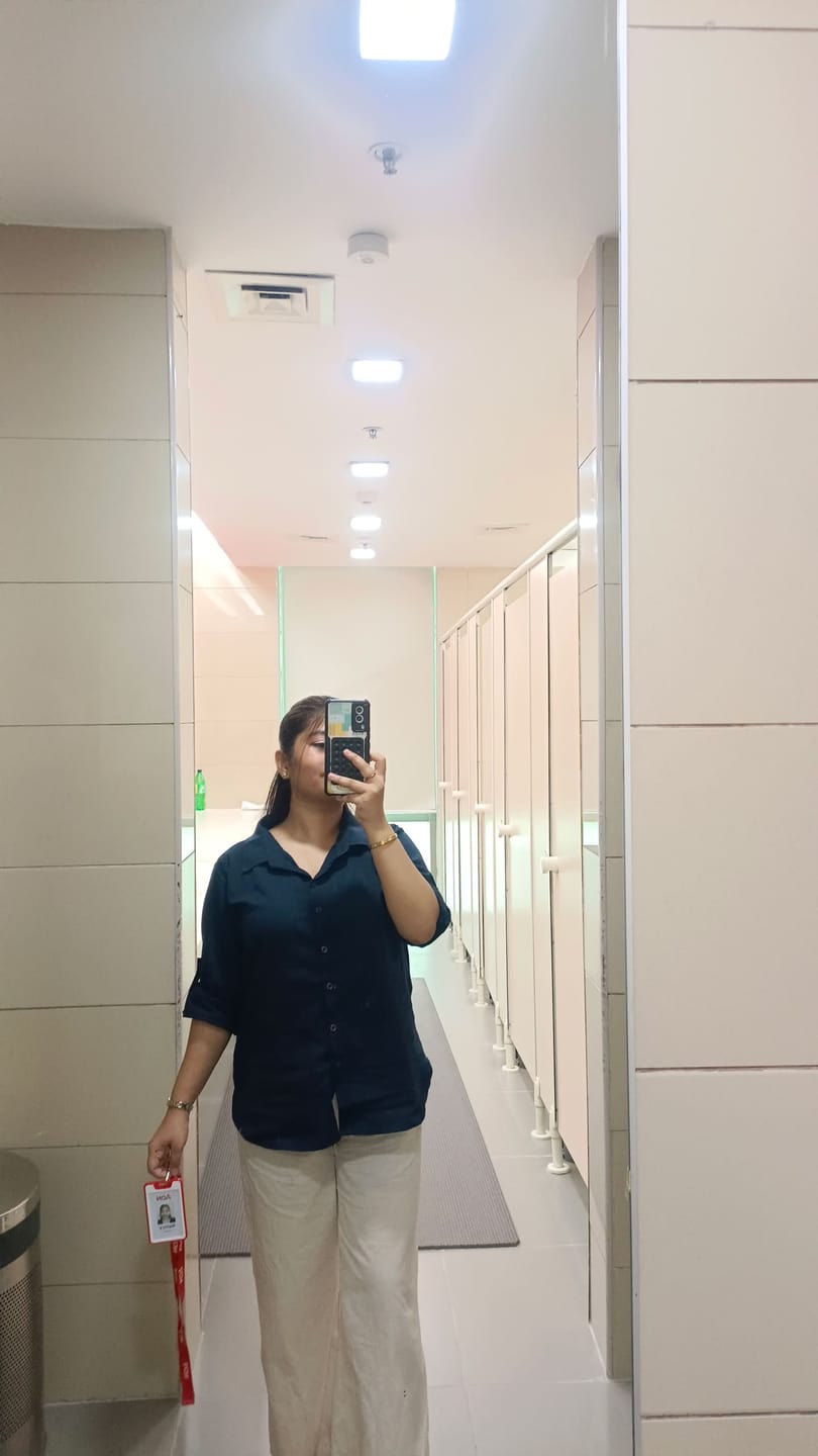 Customer photo review of Women White Airy Linen Straight Pants