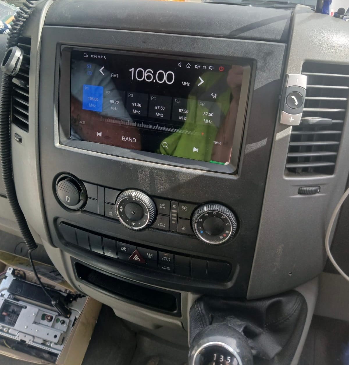 Customer photo review of VW Crafter 2006-2015 Wireless Apple CarPlay Upgrade Kit
