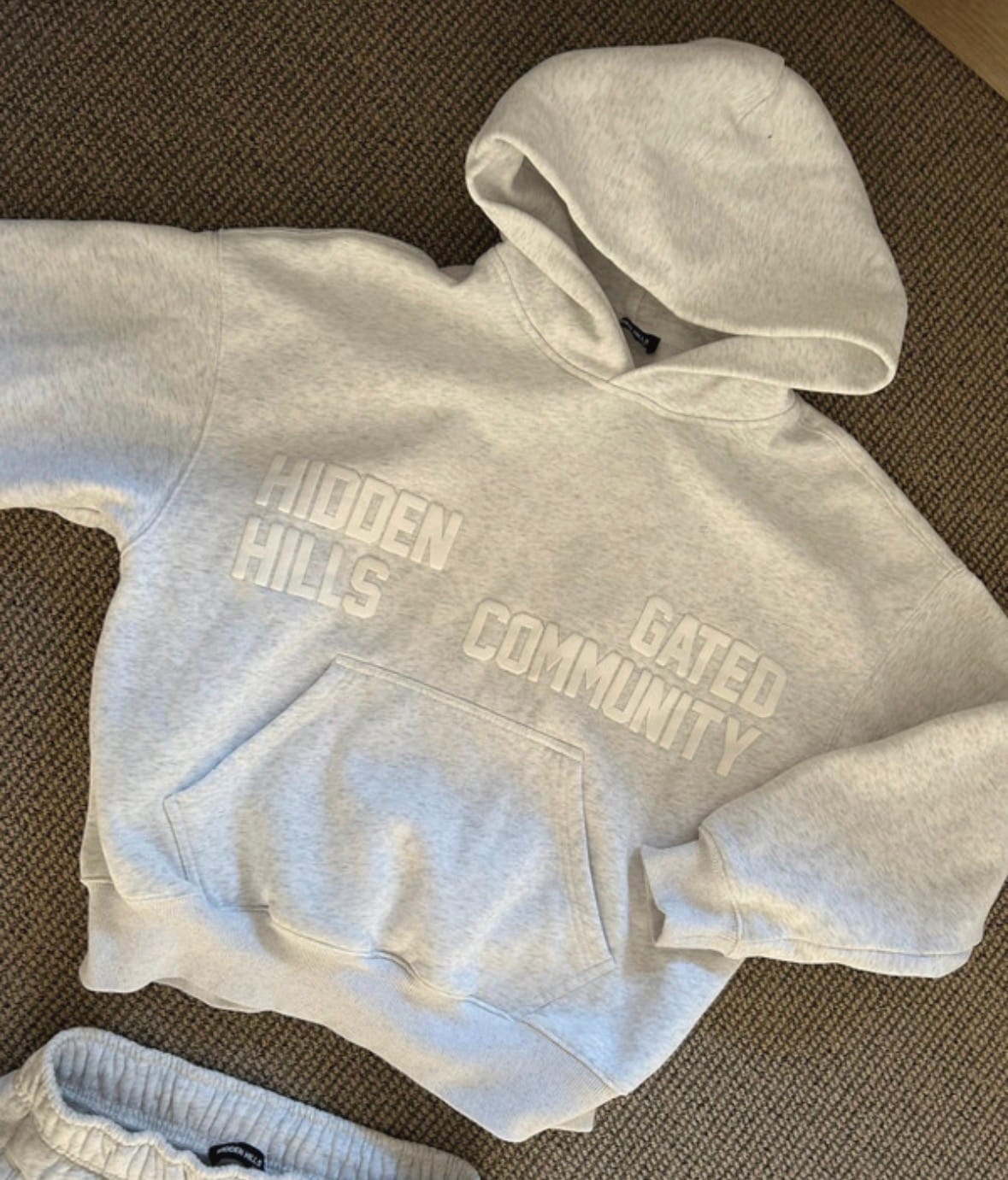 Customer photo review of GATED COMMUNITY HOODIE LIGHT GREY