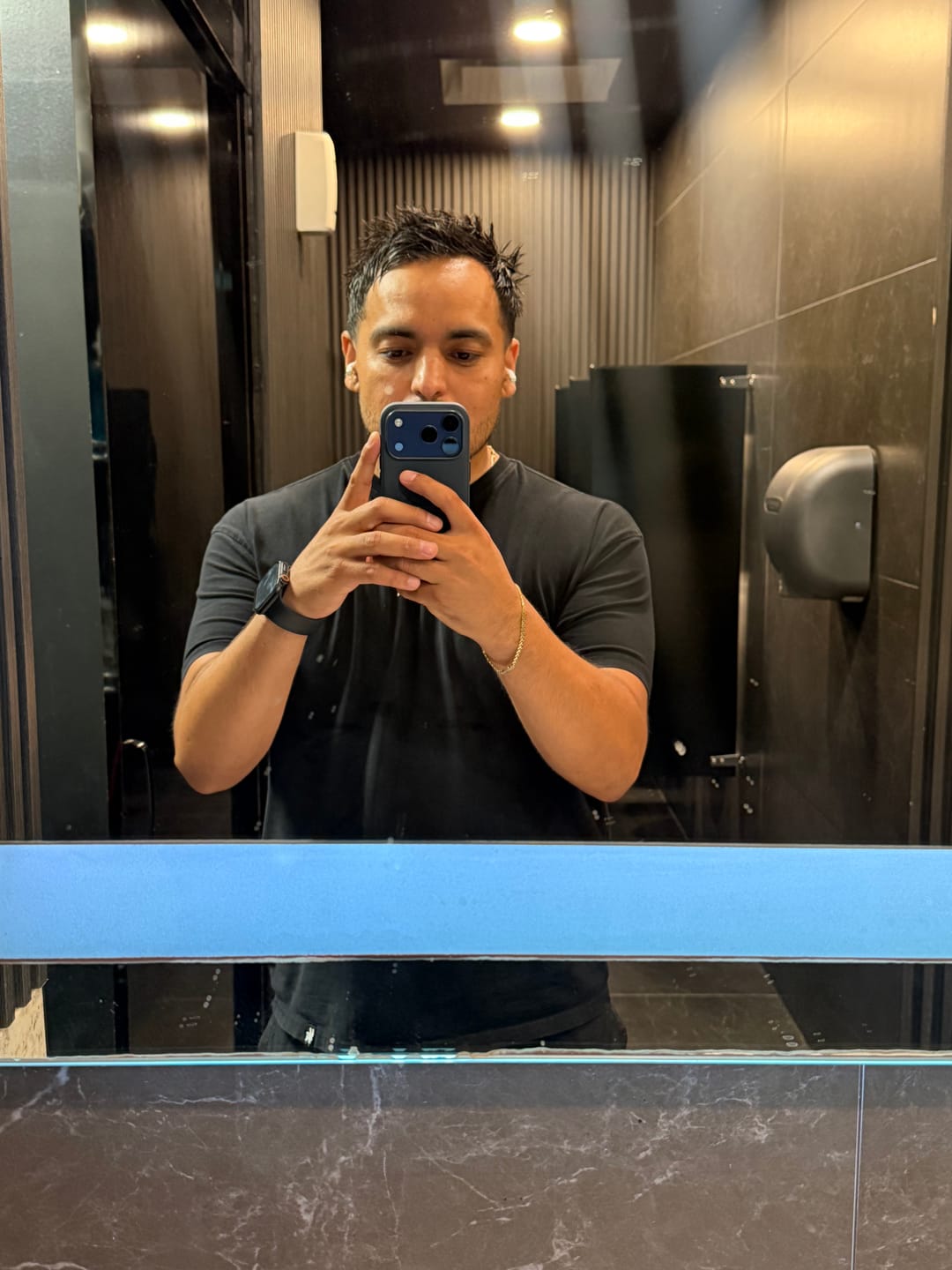 Customer photo review of 4148 - Elevated Essentials - Fitted Tee