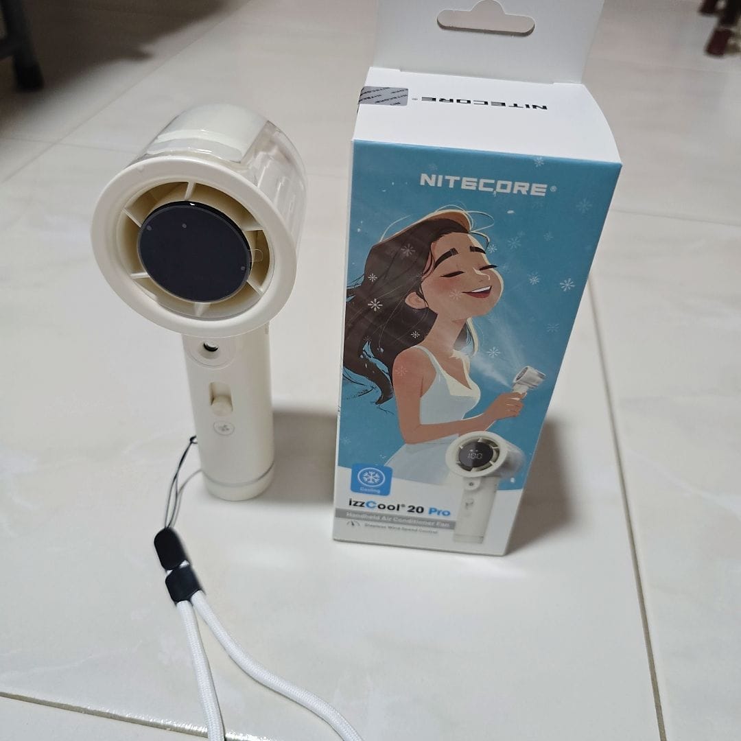 Customer photo review of izzCool 20 PRO (White) - Handheld Air Conditioner Fan (5,000mAh)