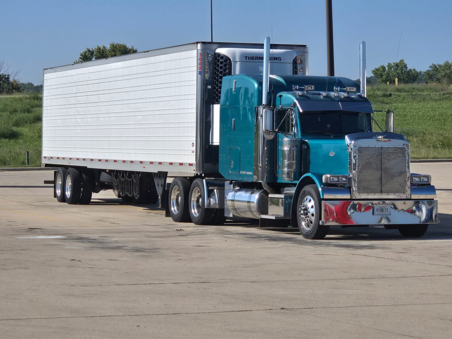 Customer photo review of #HC-0010-11 18'' PETE 379 BOXED END BUMPER W/BOLT & TOW HOLE