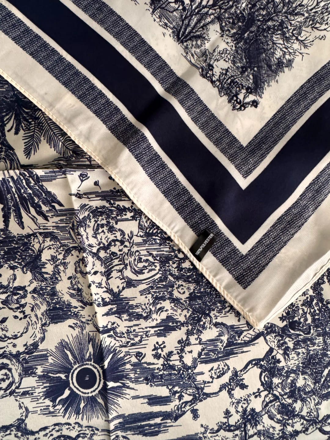 Customer photo review of Foulard Satiné Premium Rayures Marine - Effet Soie
