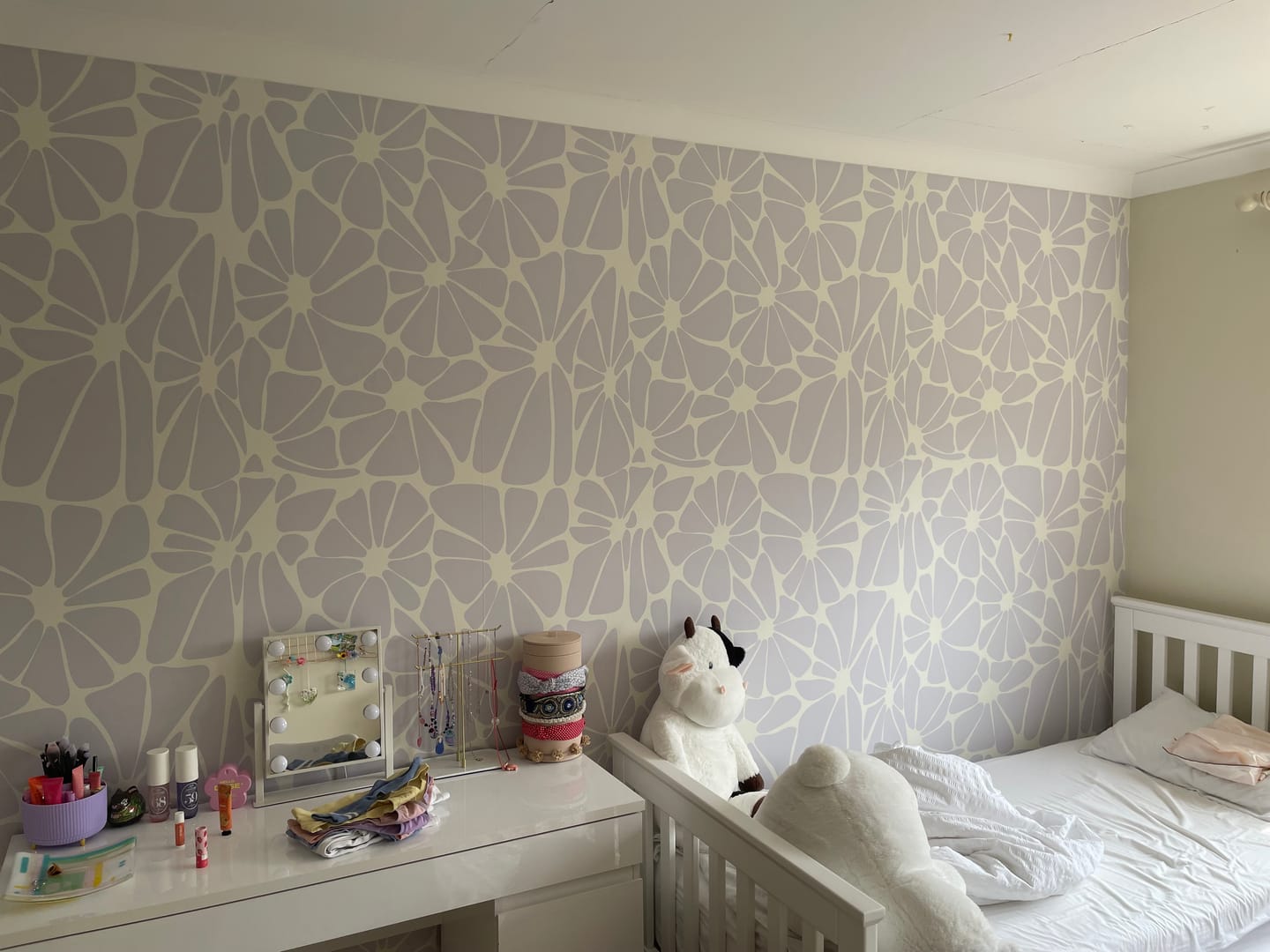 Customer photo review of Amaryllis - Groovy Retro Yellow Daisies Wallpaper