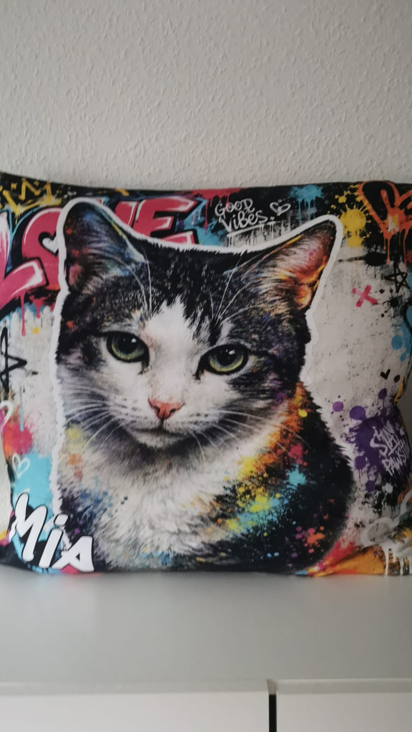 Customer photo review of Dein Haustier als Kissen - Graffiti
