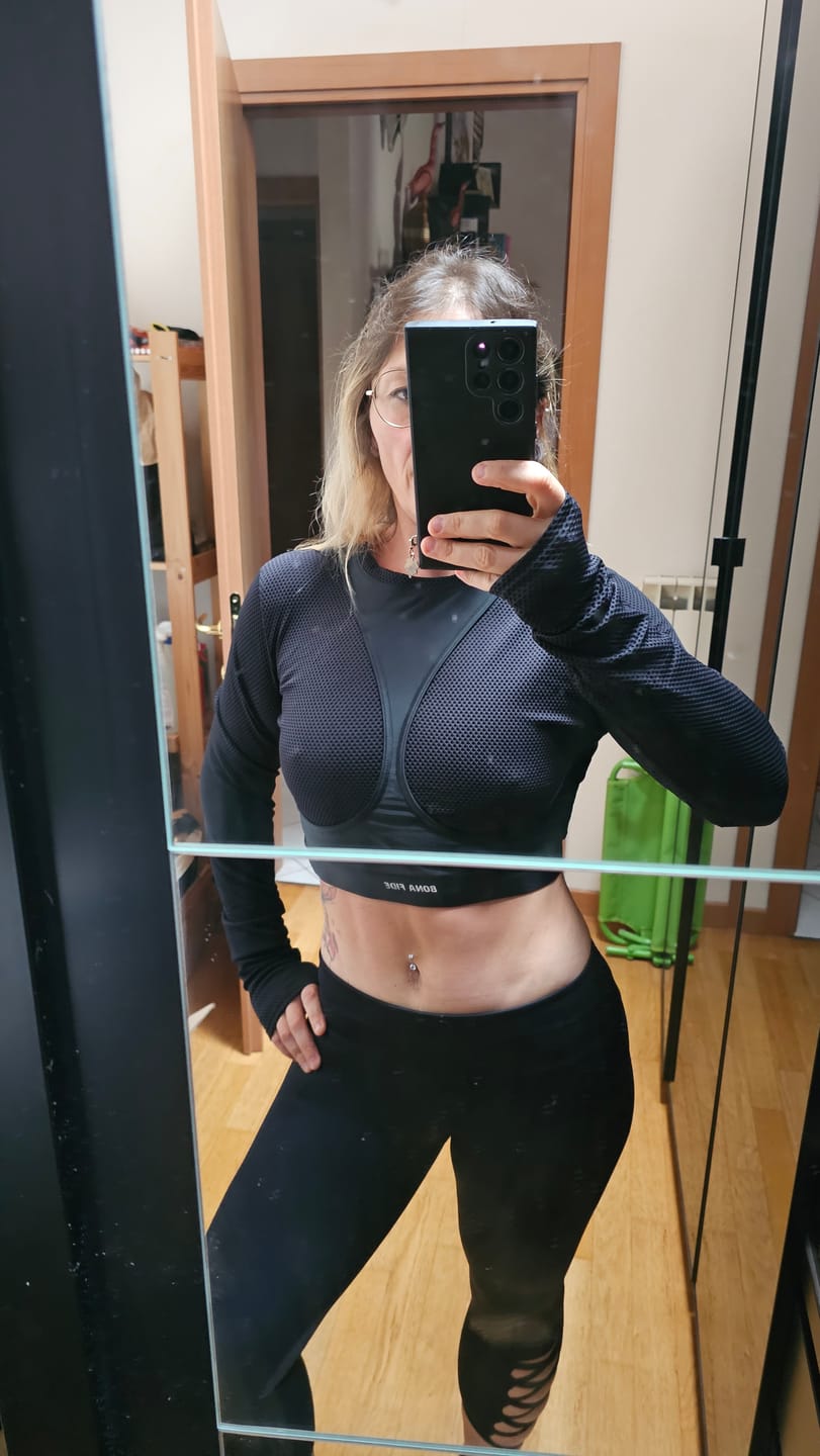 Customer photo review of Workout Top Extra Sex Black