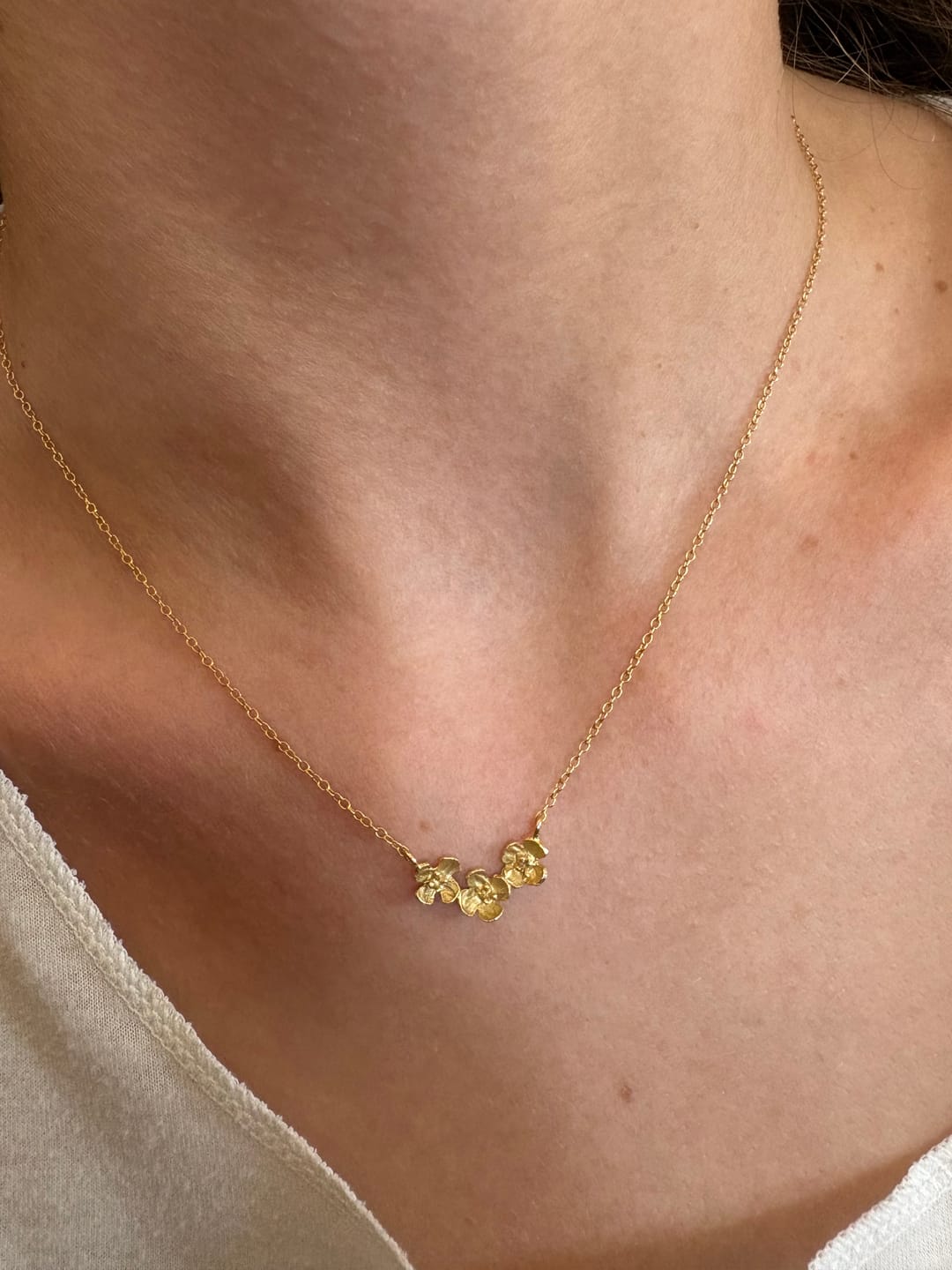 Customer photo review of Colar Three Little Flowers