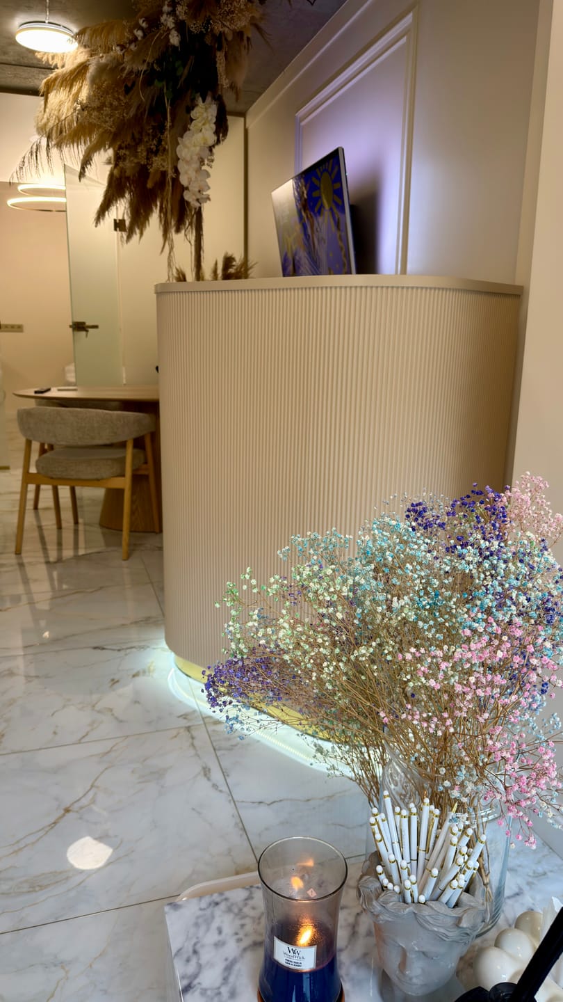 Customer photo review of OUTLET 4 - Recepcja kosmetyczna Averne LED – lada recepcyjna do salonu 100cm - Ciepły Beżowy