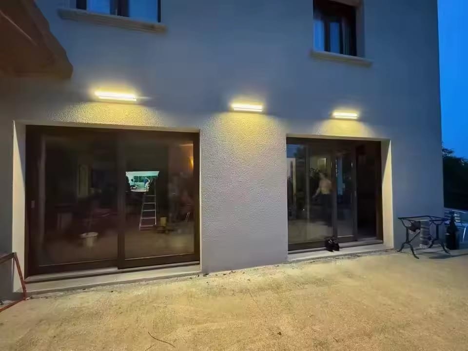 Customer photo review of Luminária Externa Led Ajustável à Prova d'água