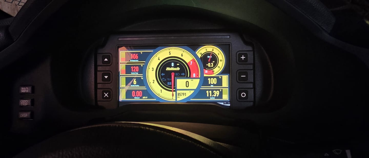 Customer photo review of Haltech iC-7 Dash Cluster Recessed Mount