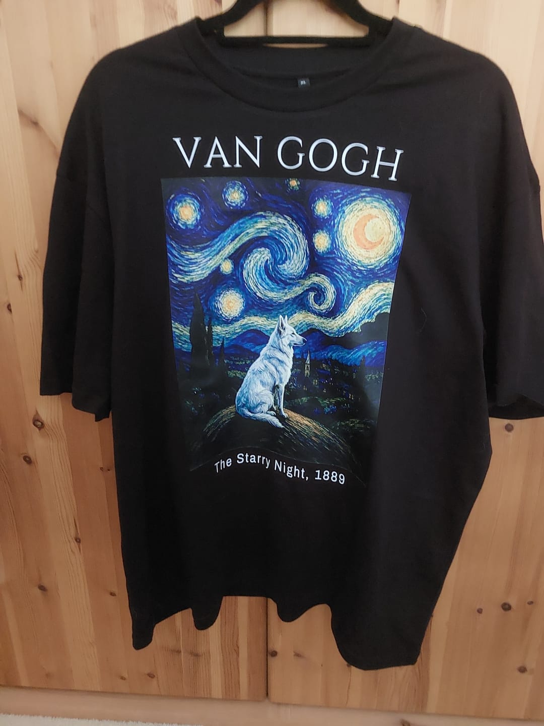 Customer photo review of Personalisiertes Van Gogh The Starry Night Premium T-Shirt mit Hund