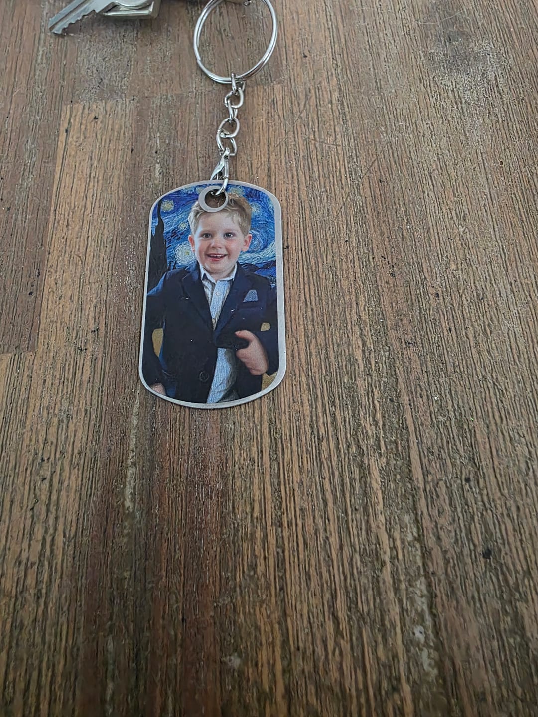 Customer photo review of Ons jubileum (Van Gogh-stijl) - Gepersonaliseerde metalen sleutelhanger