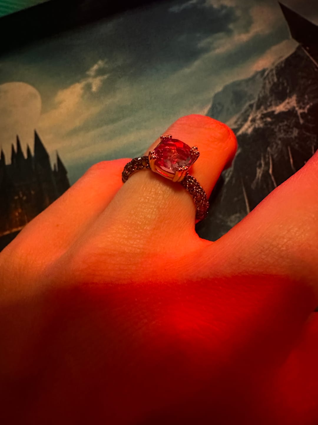 Customer photo review of Anello Solitario con Prisma Gem Quadrata e Pavé