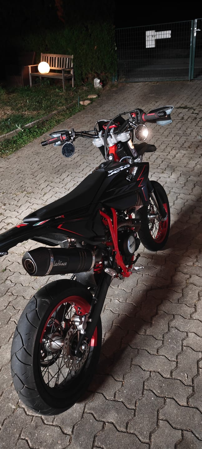 Customer photo review of 50/50 Supermoto Wheel Graphics