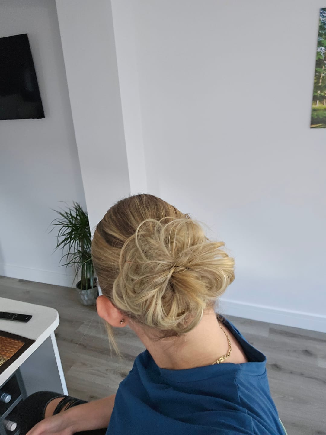Customer photo review of Stranded Clip-in Mum Bun - Colour #18/22 Iris