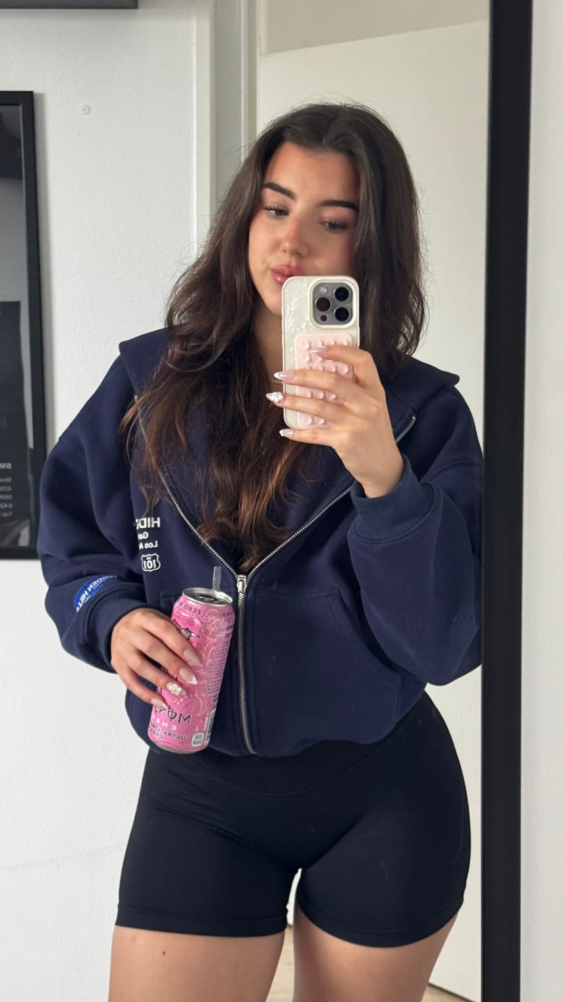Customer photo review of LABEL ZIP HOODIE NAVY
