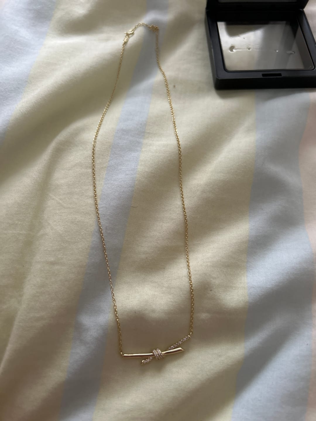 Customer photo review of KNOT NECKLACE GOLD DIAMONDS