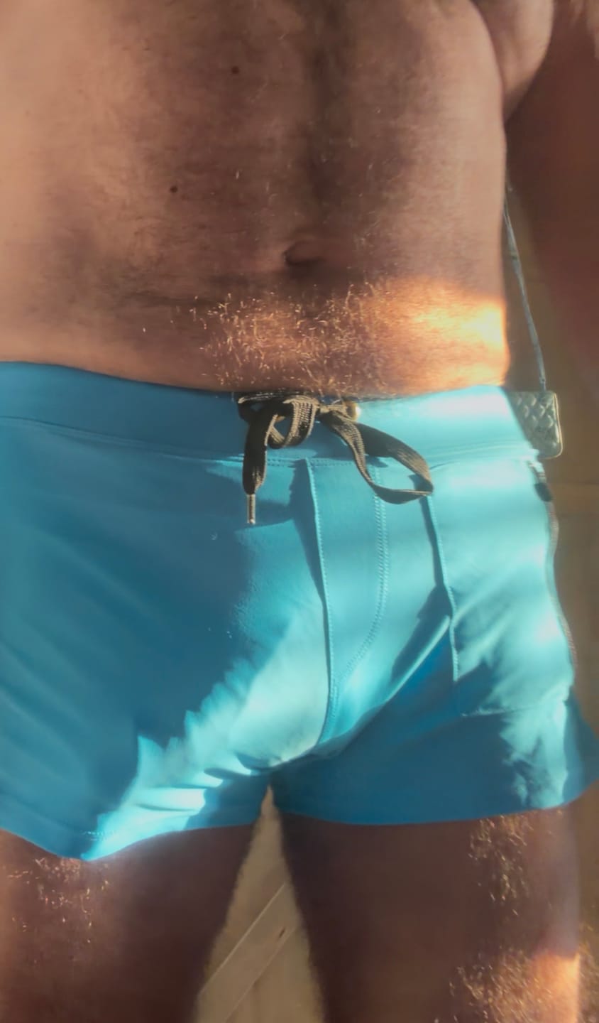 Customer photo review of Men's Zippered Pocket Design Moisture-Wicking Swim Shorts & Trunks