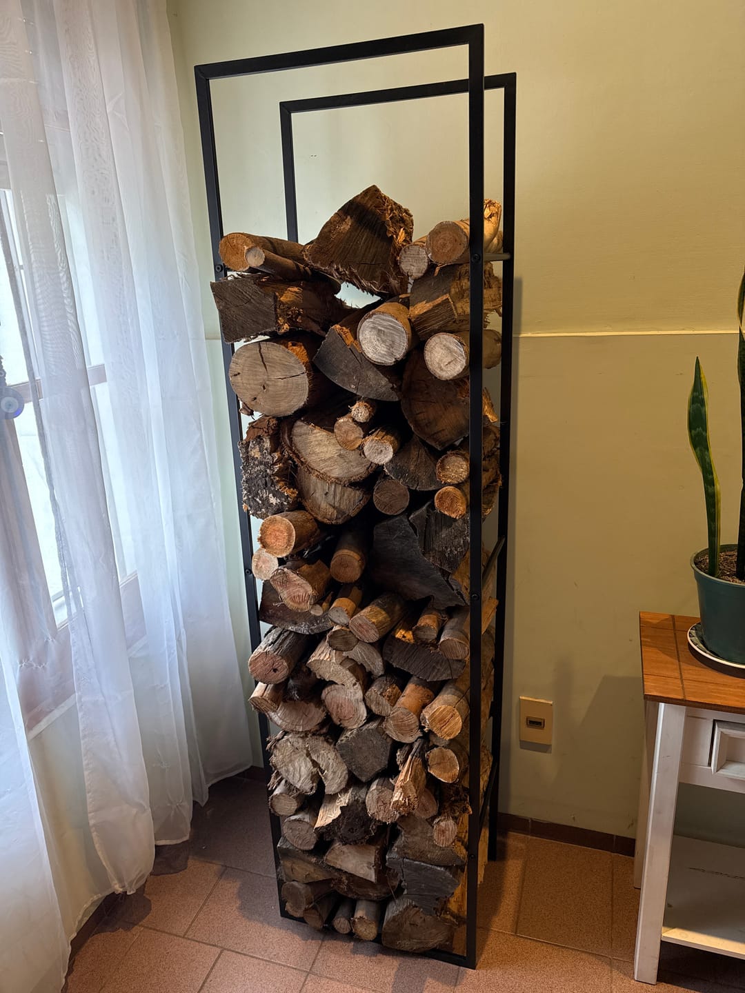 Customer photo review of Estante Para Leña Hierro 45x30x172 Organizador Vertical