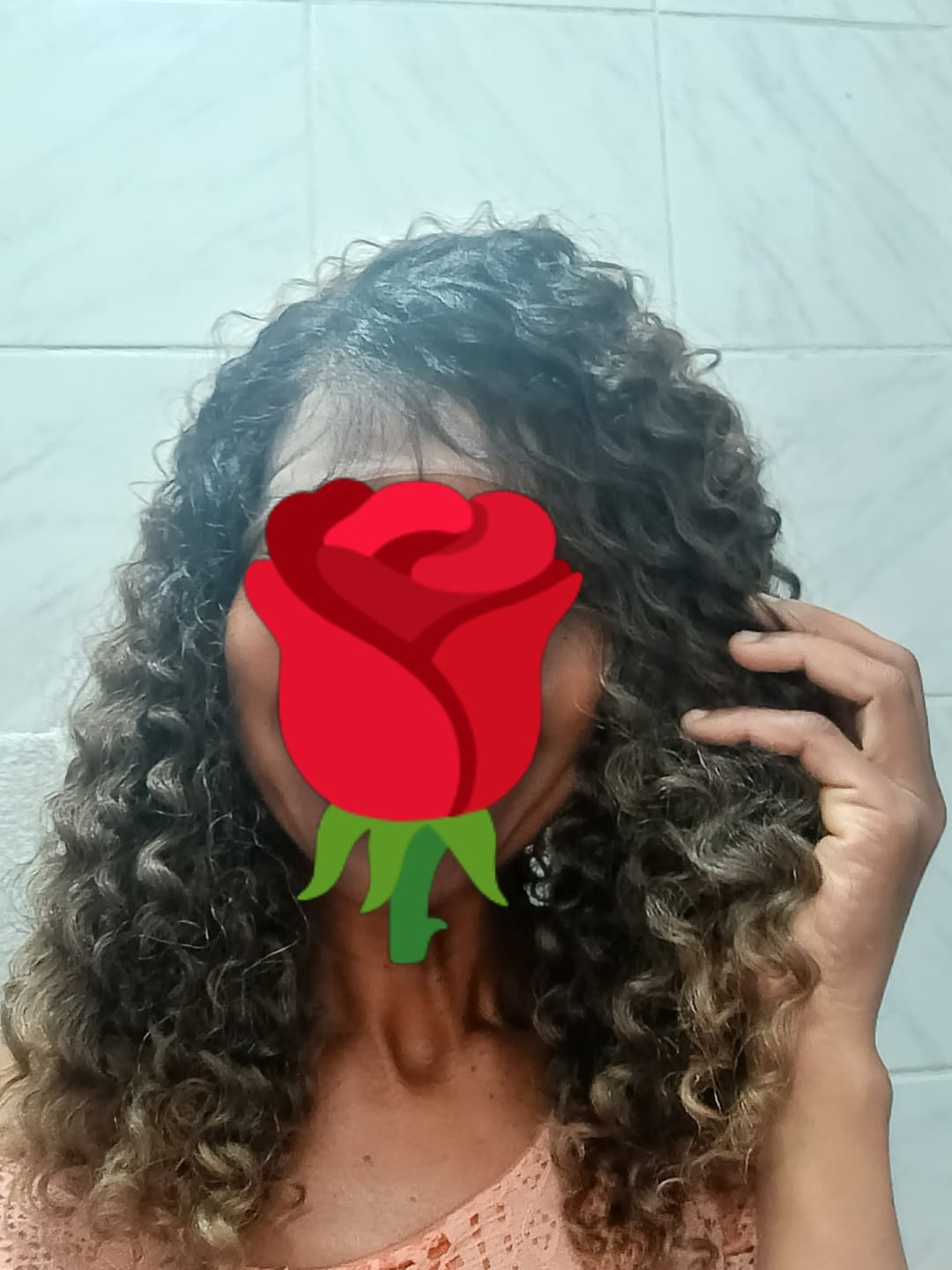 Customer photo review of Lace Front HD Valeria Castanho Luzes 8/30 Cacheada - Repartição Livre 13x4
