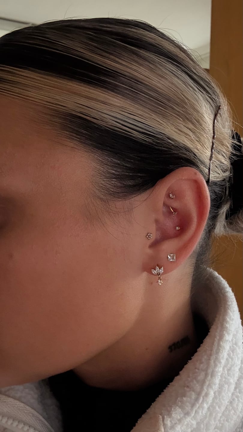 Customer photo review of Cataleya 2 Ohrstecker | 18K vergoldet