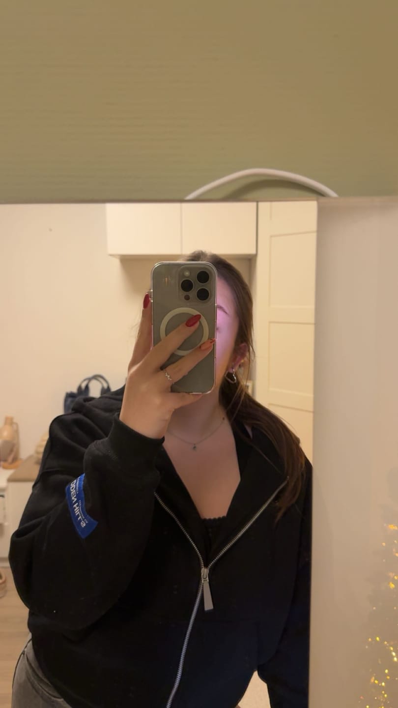 Customer photo review of LABEL ZIP HOODIE BLACK