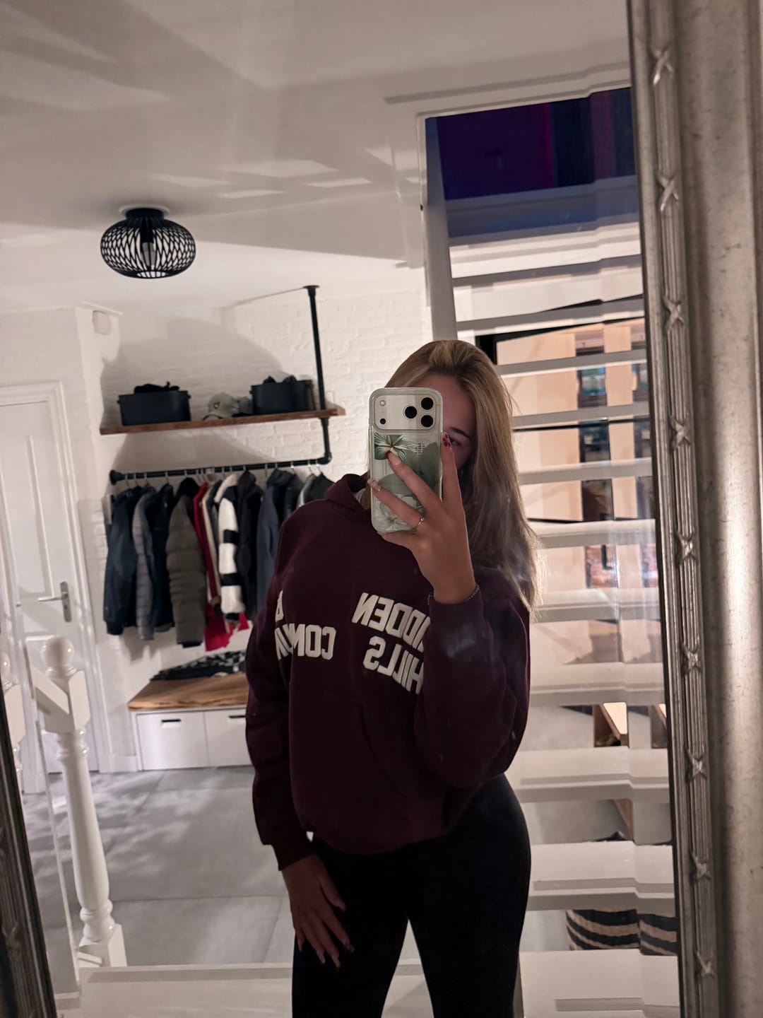 Customer photo review of GATED COMMUNITY HOODIE DARK PLUM