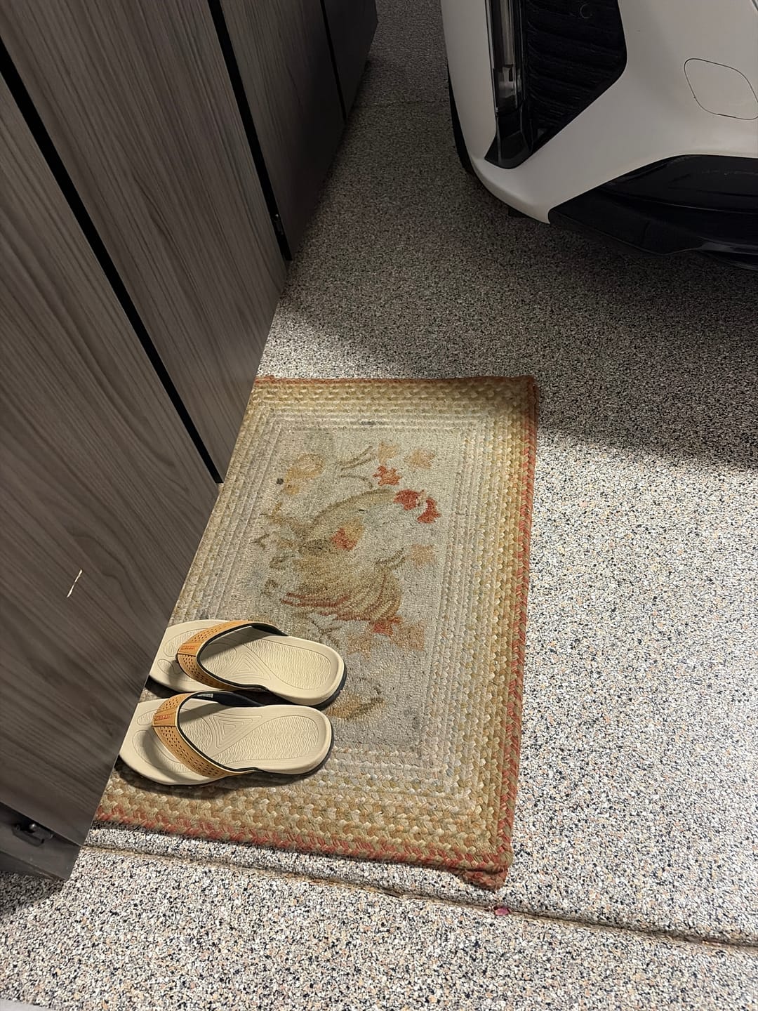 Customer photo review of Ramble Lite - Wide Toe Slippers