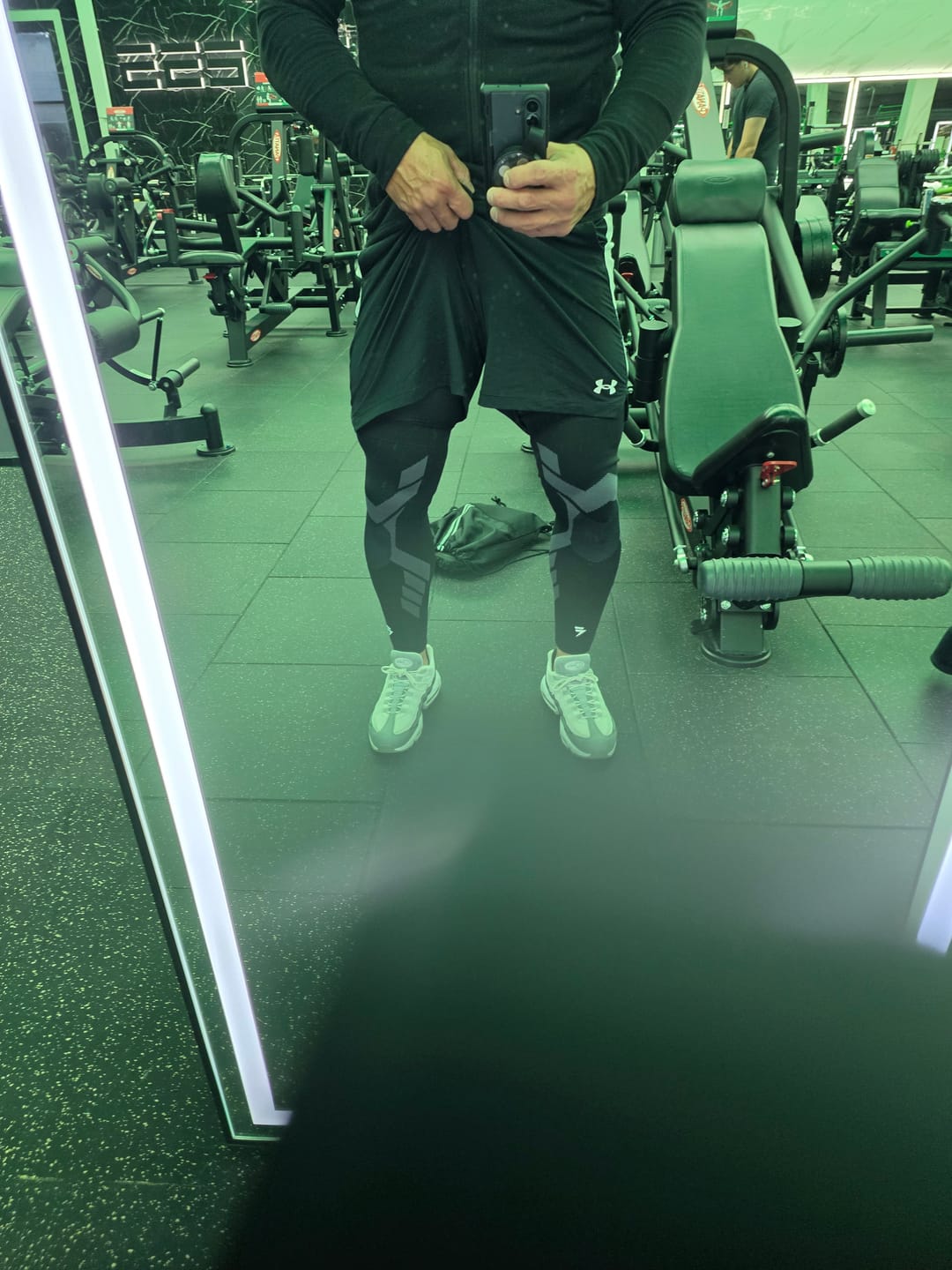 Customer photo review of Compression Sleeves V2 for Knees and Legs