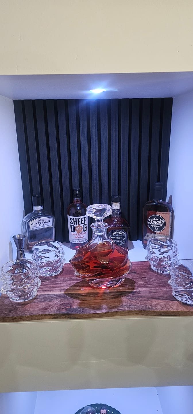 Customer photo review of M&B Tempest Whisky Decanter