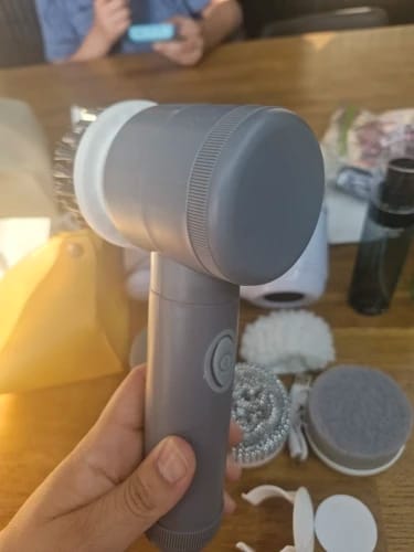 Customer photo review of Cepillo electrico de limpieza inalambrico Profesional