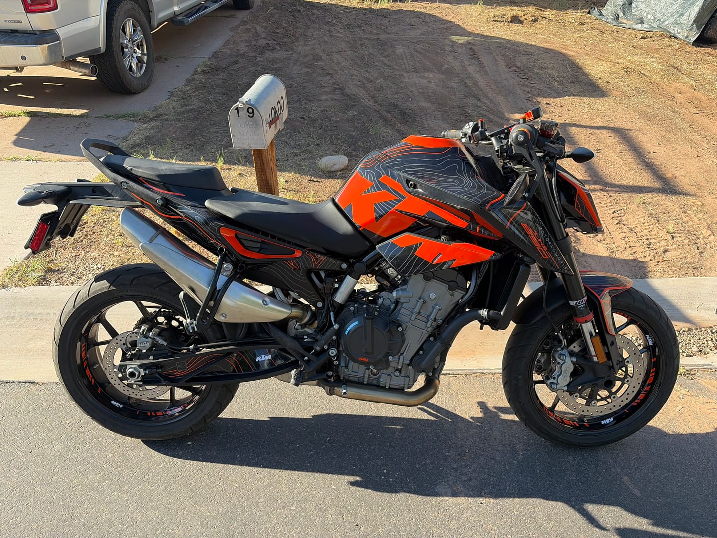 Customer photo review of KTM 790/890 Duke GRAPHICS - "Topography" (Black/Orange)