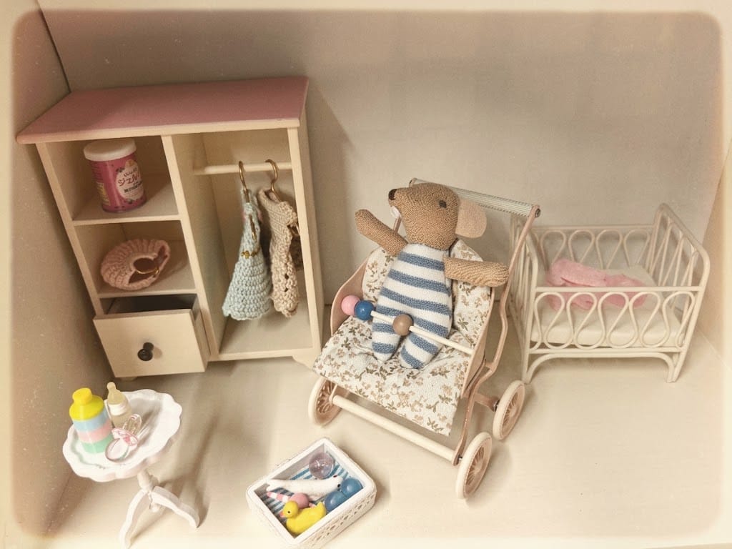 Customer photo review of Dollhouse Nursery Set – The Little Helper in the Nursery | 1:12 Scale Story Box