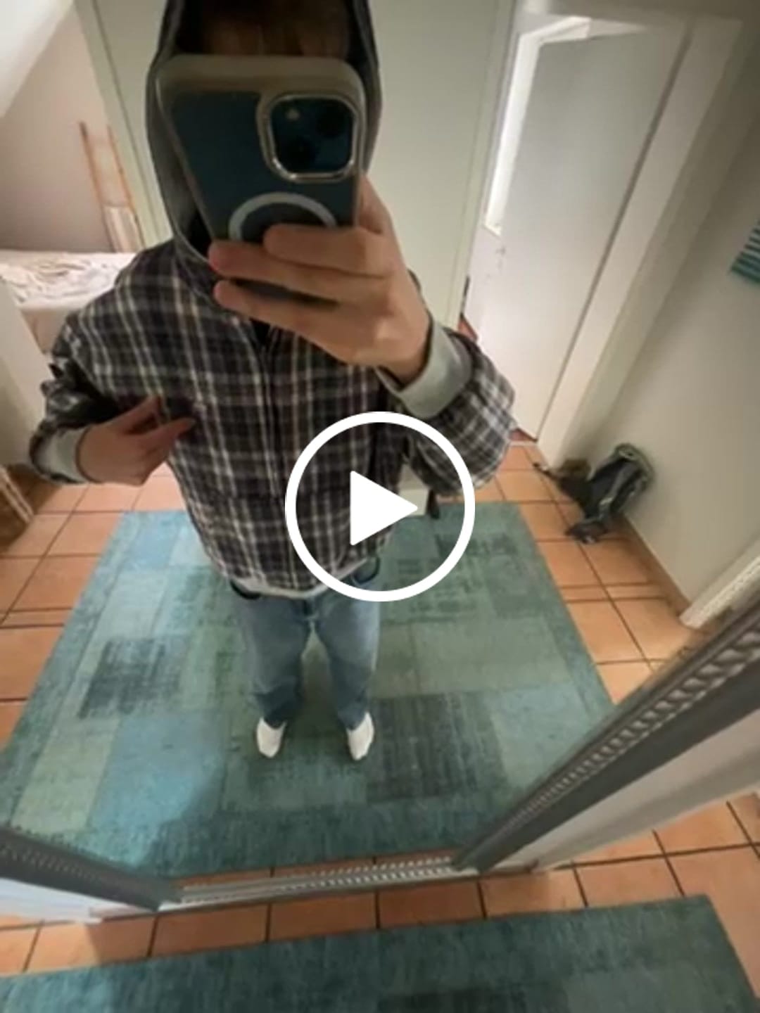 Customer video review of Reversible Flannel Zip-Hoodie Grey Blue