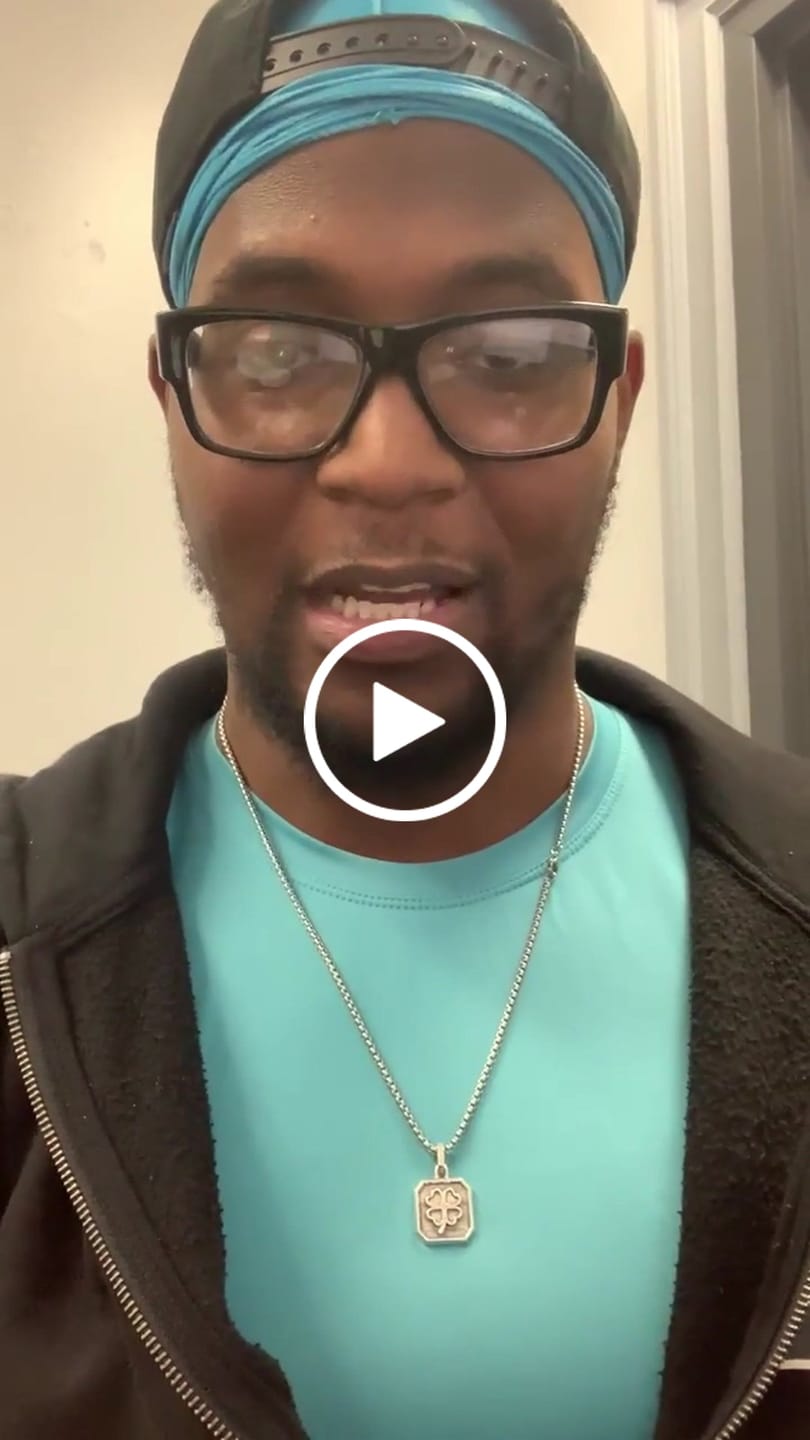 Customer video review of Outlined Clover Pendant Necklace Sterling Silver