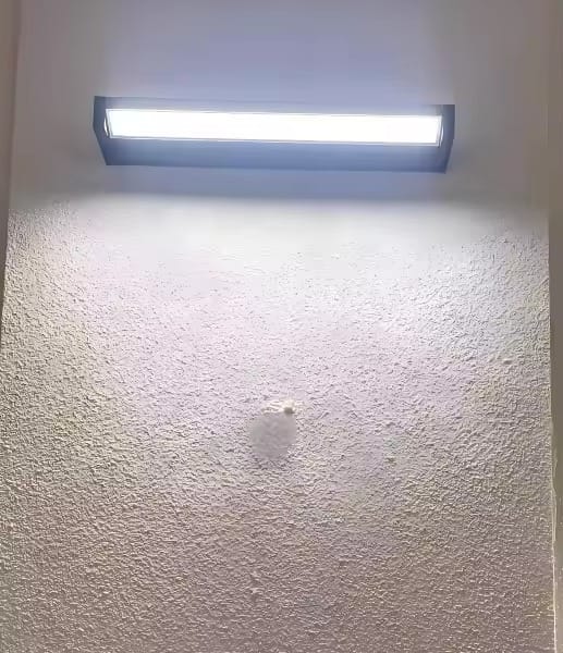 Customer photo review of Luminária Externa Led Ajustável à Prova d'água