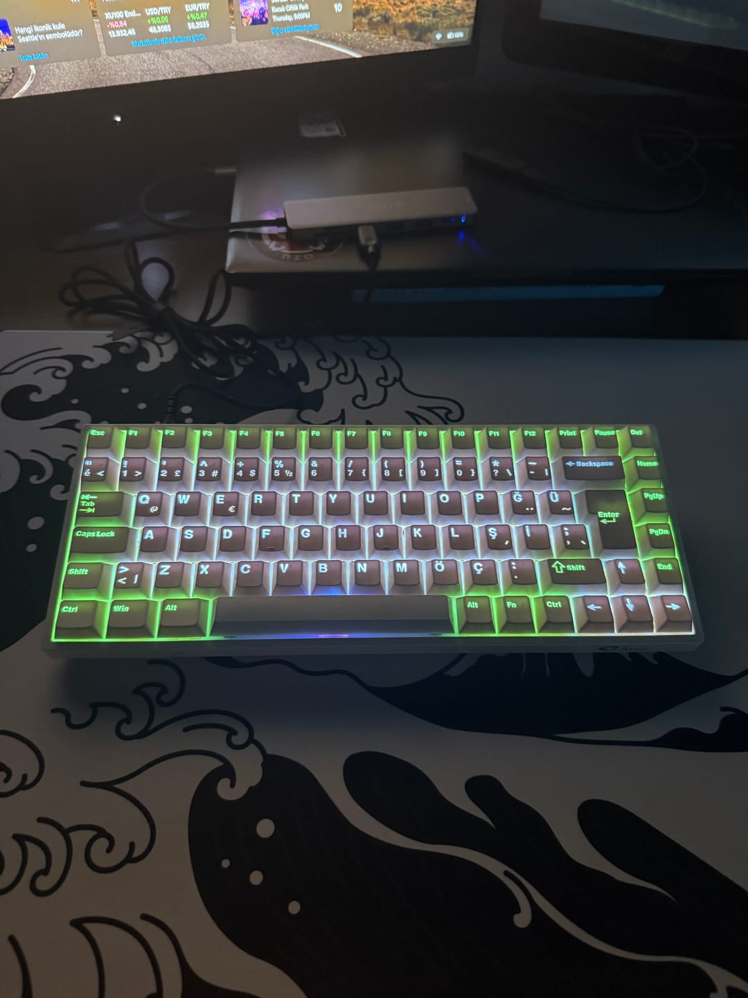 Customer photo review of Wraith Işık Geçirgen Çift Enjeksiyonlu PBT Türkçe Tuş Takımı