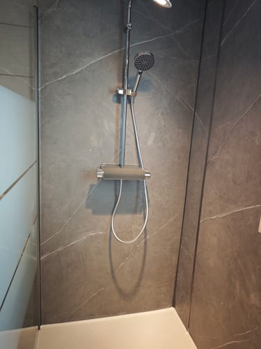 Customer photo review of Panneau Mural Salle De Bain SPC Mercury Gris Clair Mat - Anti Rayure 260 x 120 CM
