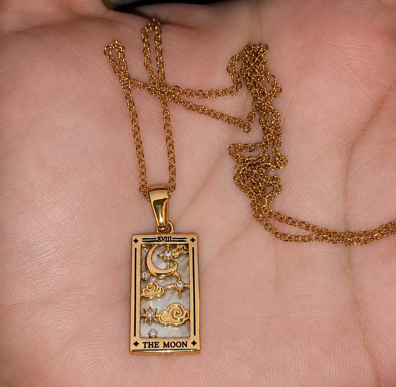 Customer photo review of Colgante de Tarot Chapado en Oro 18K