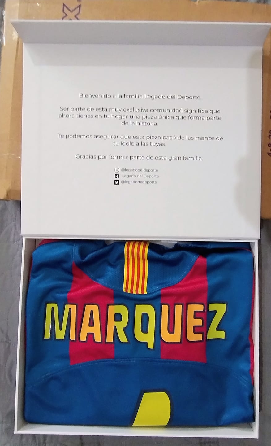 Customer photo review of Rafa Márquez - Jersey Firmado Barcelona