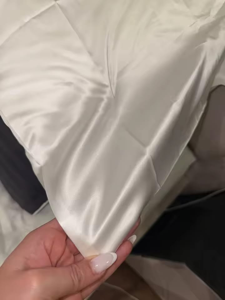 Customer photo review of Lumorias Silkes Örngott