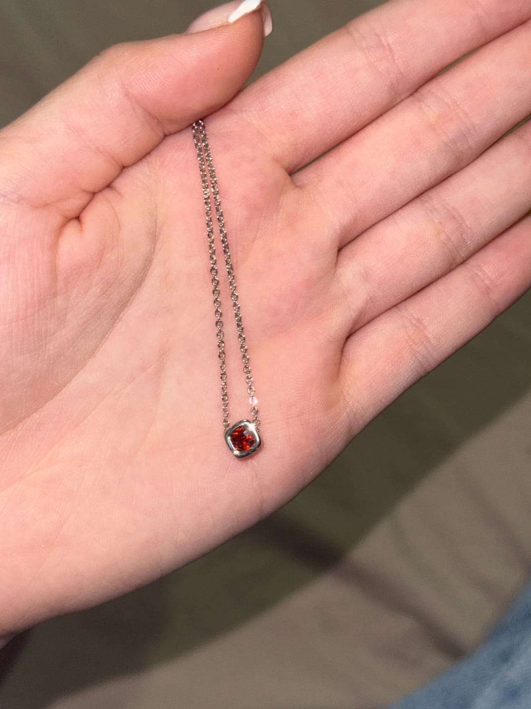 Customer photo review of Collar Birthstone Cuadrado Plateado