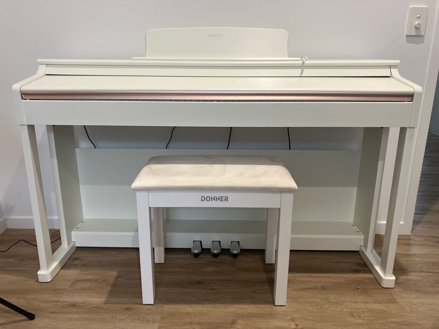 Customer photo review of Donner DKB-10 Piano Bench w/Storage