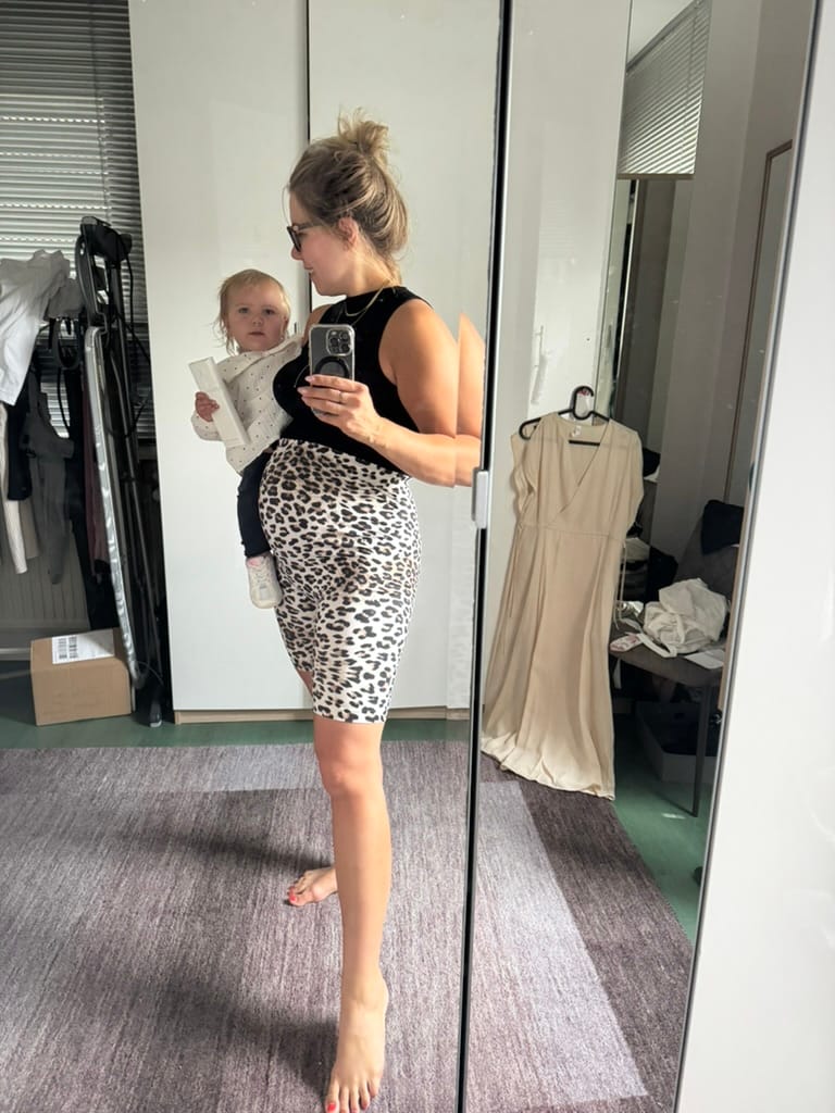 Customer photo review of Schwangerschafts-Shorts