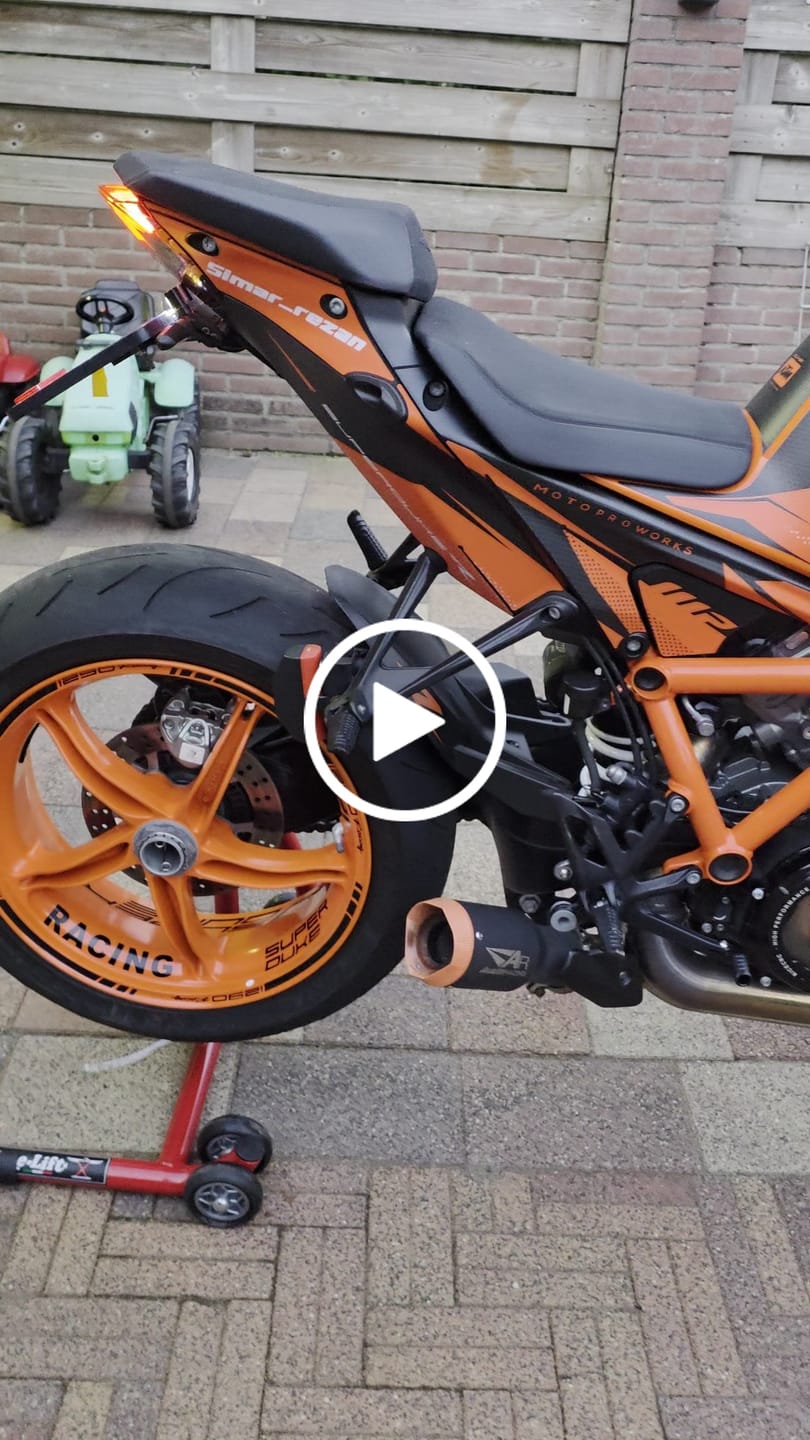 Customer video review of KTM 1290 Super Duke R GRAPHICS - "Nebula" (Orange)