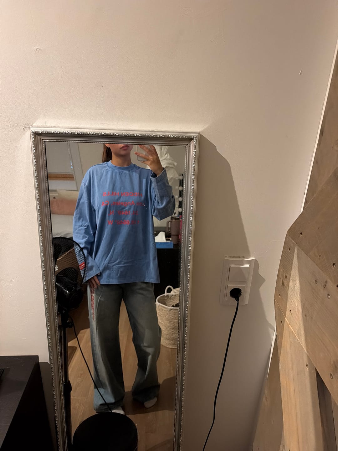 Customer photo review of VINTAGE LOGO WASHED LONGSLEEVE T-SHIRT SKY BLUE/RED