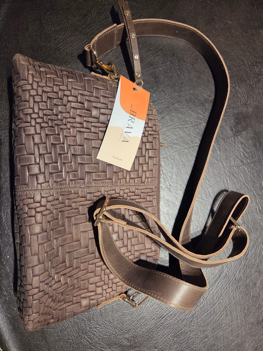 Customer photo review of Cartera de cuero modelo MAITE Chocolate